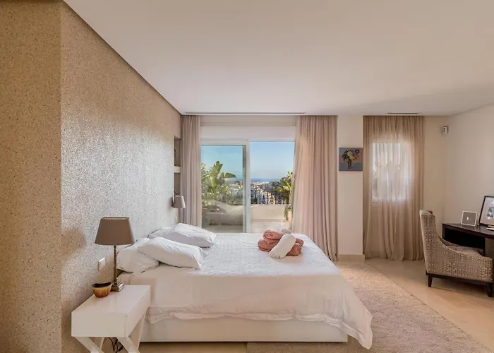 펜션 Penthouse Puerto Banus 마르베야